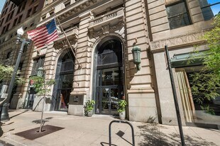 212 W Washington St in Chicago, IL - Building Photo