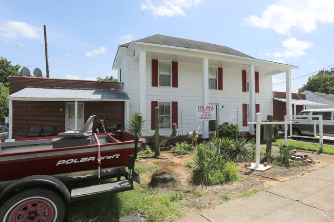 125 W Main St in Yadkinville, NC - Building Photo - Building Photo