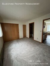 7123 SE Powell Blvd in Portland, OR - Building Photo - Building Photo