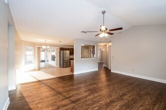 8244 International Village Dr in Jacksonville, FL - Building Photo - Building Photo