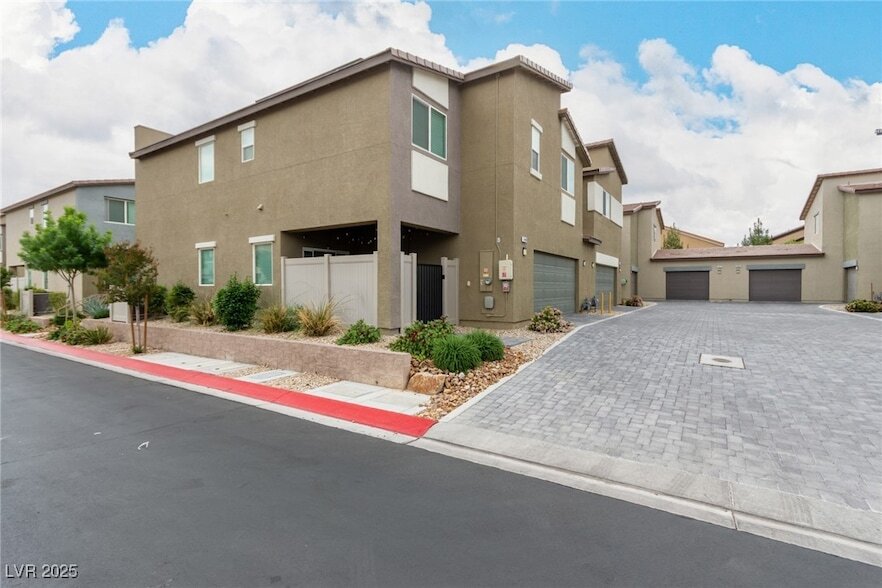 7457 Onyx Star St, Unit 5110-B in North Las Vegas, NV - Building Photo