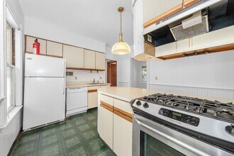 59 Hawthorne St, Unit 1 in Somerville, MA - Building Photo - Building Photo