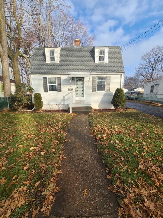 880 Flatbush Ave in West Hartford, CT - Building Photo