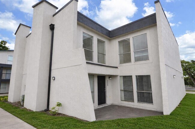 5006 Moro Manor Dr in Tampa, FL - Building Photo - Building Photo