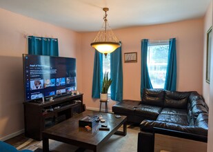 92 Walnut St, Unit #1 in Everett, MA - Foto de edificio - Building Photo