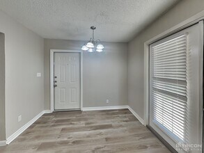 206 Royal Dr in Converse, TX - Building Photo - Building Photo