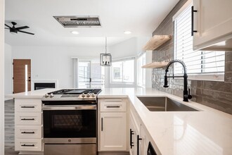 215 Moonstone St in Manhattan Beach, CA - Building Photo - Building Photo