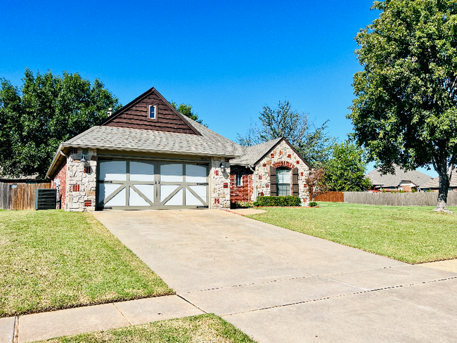 900 S 75th St in Broken Arrow, OK - Foto de edificio - Building Photo