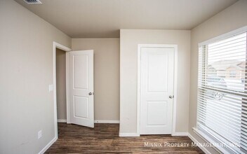 2111 N Jayton Ave in Lubbock, TX - Building Photo - Building Photo