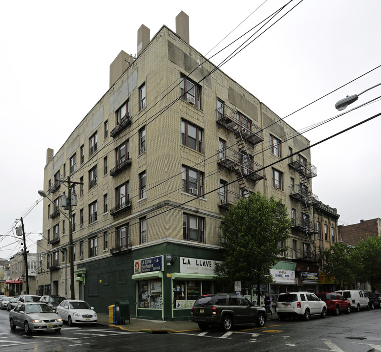 5701 Hudson Ave in West New York, NJ - Building Photo