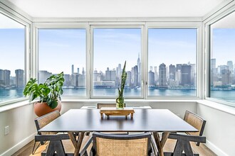 52 Center Blvd, 2513 in Long Island City, NY - Foto de edificio - Building Photo