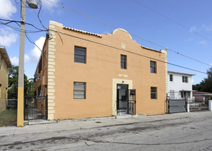 245 NW 32nd St in Miami, FL - Building Photo - Building Photo