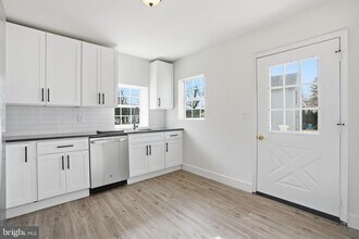 1942 Ford Rd in Bristol, PA - Building Photo - Building Photo