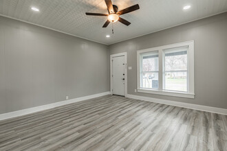 1104 S 11th St in Temple, TX - Foto de edificio - Building Photo