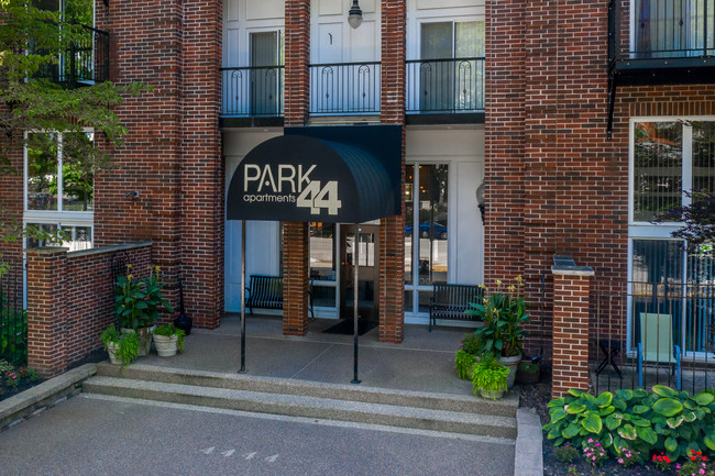 Park 44 Apartments in St. Louis, MO - Foto de edificio - Building Photo