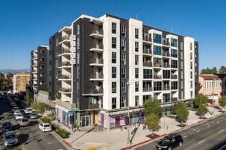 Wilco in Los Angeles, CA - Foto de edificio - Building Photo