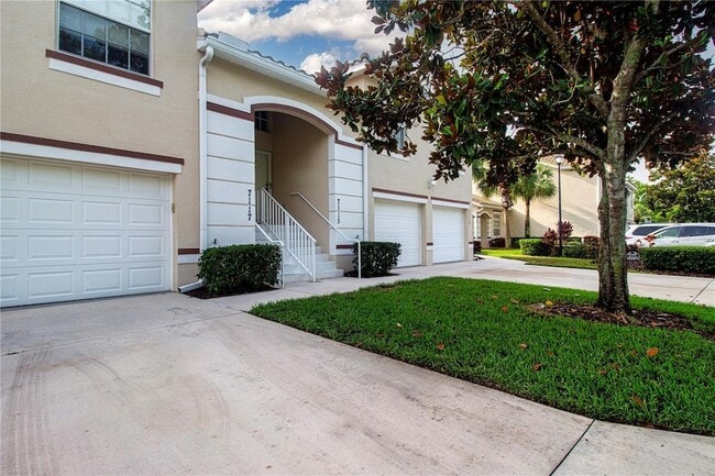 7117 Strand Cir, Unit 201 in Bradenton, FL - Building Photo - Building Photo
