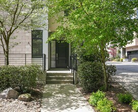 2046 NW 16th Ave in Portland, OR - Building Photo - Building Photo