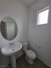7376 Pioneer Way in Las Vegas, NV - Building Photo - Building Photo