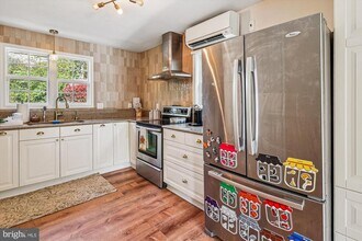 832 Clifton Ave in Arnold, MD - Building Photo - Building Photo