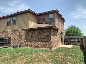 201 Anne Louise Dr in New Braunfels, TX - Building Photo - Building Photo