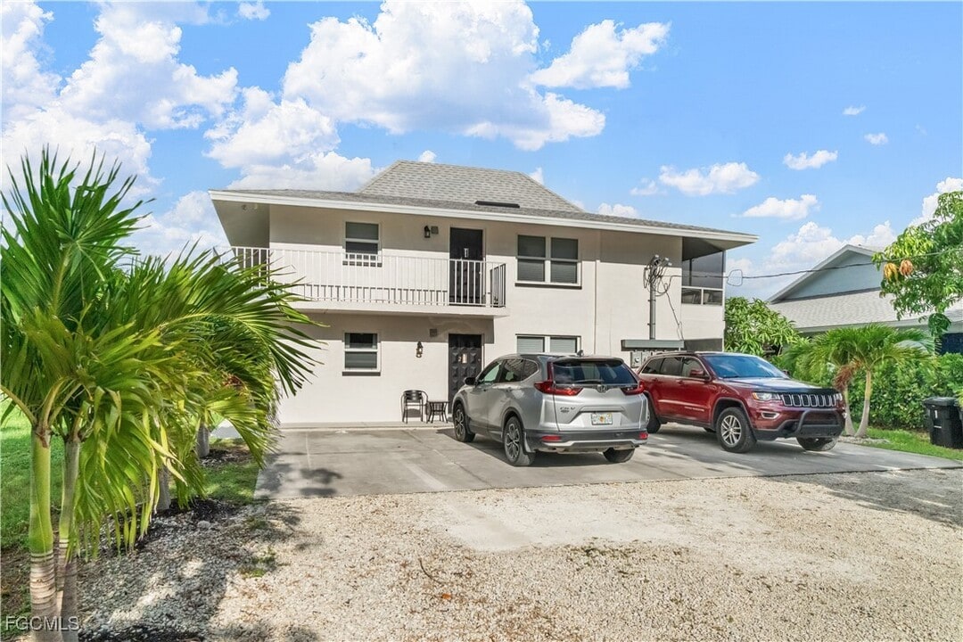 16001 Buccaneer St in Bokeelia, FL - Building Photo