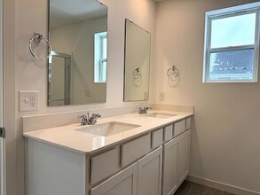 4748 Airlake Curv in Woodbury, MN - Foto de edificio - Building Photo