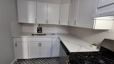 330 Hudson St, Unit 1 in Hoboken, NJ - Foto de edificio - Building Photo