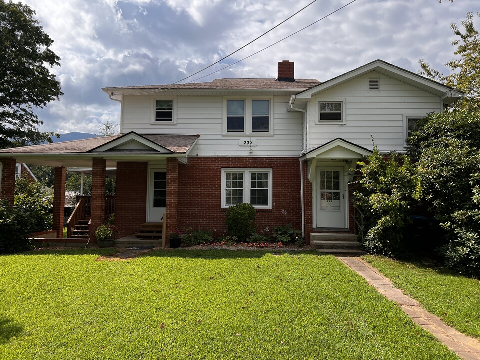 232 Old US Highway 70 in Swannanoa, NC - Building Photo