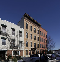 213 Kent St in Brooklyn, NY - Building Photo