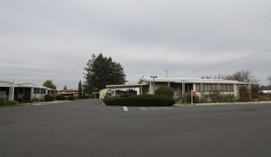 901 N Mendocino Dr in Petaluma, CA - Building Photo - Building Photo