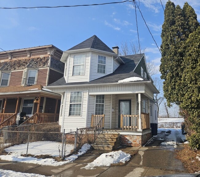 2424 Broadway St in Toledo, OH - Building Photo - Building Photo