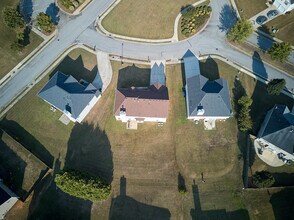 229 Baltimore Ave in Stockbridge, GA - Foto de edificio - Building Photo