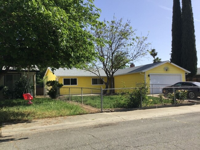 5274 Acacia Way in Olivehurst, CA - Building Photo - Building Photo