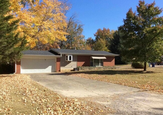 10 Homestead Dr