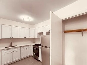 141-04 Pershing Crescent in Queens, NY - Building Photo - Building Photo