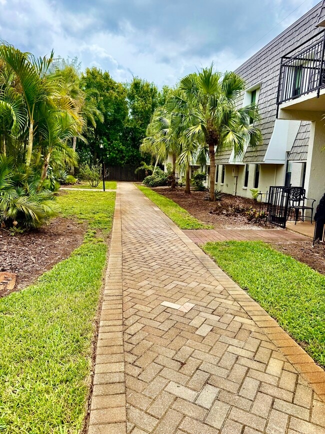 property at 720 Lyndhurst St