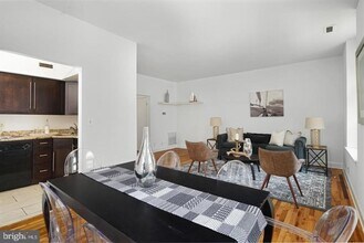 242 S 13th St in Philadelphia, PA - Building Photo - Building Photo