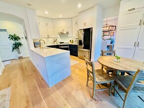 4424 Camino de la Rosa in Thousand Oaks, CA - Foto de edificio - Building Photo