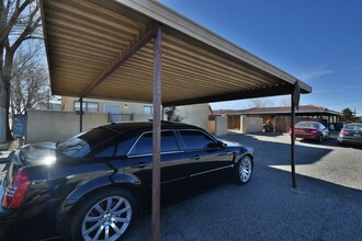 Sandia in Albuquerque, NM - Foto de edificio - Building Photo