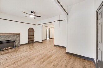 766 120th St S, Unit A in Tacoma, WA - Foto de edificio - Building Photo
