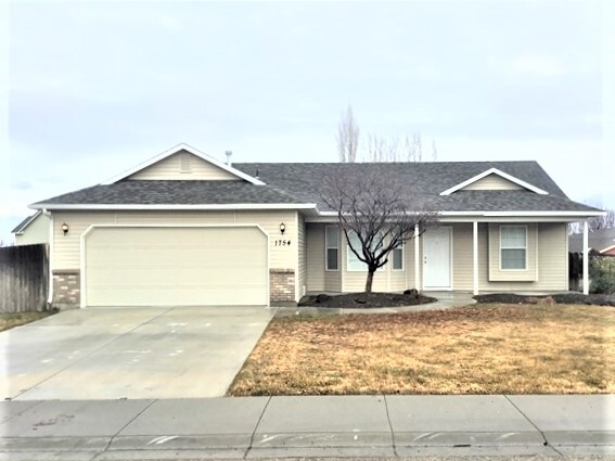 1754 W Oakley Way in Kuna, ID - Building Photo