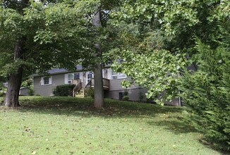 21-23 Deep Woods Rd in Weaverville, NC - Foto de edificio - Building Photo