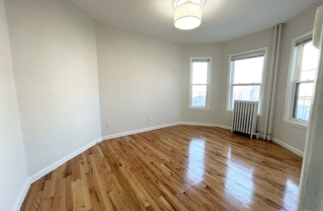 160 Cottage St, Unit 3 in Boston, MA - Building Photo