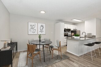 Seven Lakes at Carrollwood in Tampa, FL - Building Photo - Building Photo