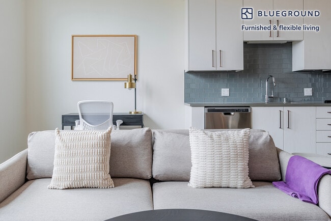 441 El Camino Real, Unit SI FL2-ID2130 in San Carlos, CA - Foto de edificio - Building Photo