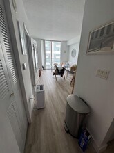 115 SW 11th St, Unit 804 in Miami, FL - Foto de edificio - Building Photo