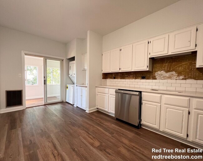 401 E 7th St, Unit 3 in Boston, MA - Building Photo - Building Photo