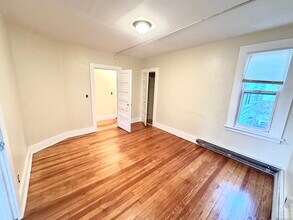 1019 W Main St in Waterbury, CT - Building Photo - Building Photo