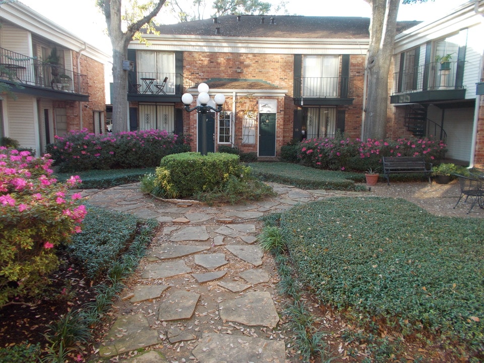 3400 Timmons Ln, Unit 65 in Houston, TX - Building Photo